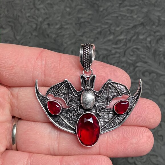 Vampire Bat Red Garnet Pendant Gemstone Crystal Halloween Jewelry - Picture 3 of 6